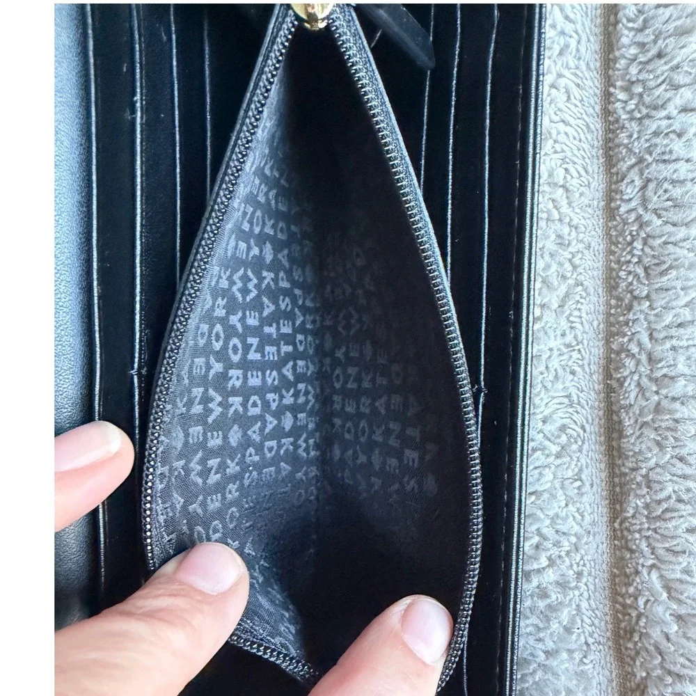 Kate Spade Black Scalloped Leather Continental Wallet Snap Closure Gold Logo